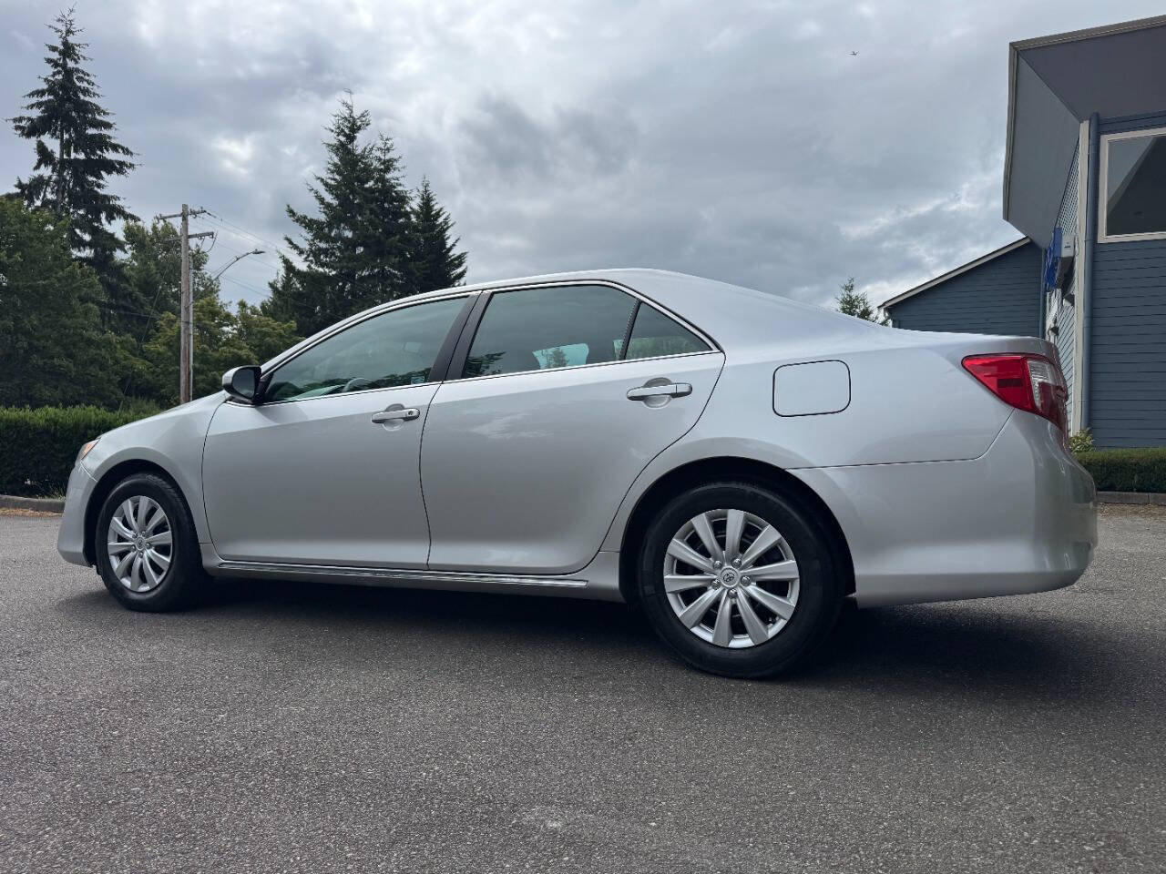 Used 2013 Toyota Camry LE FWD image 5