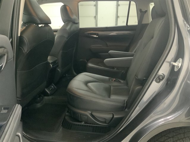 Used 2020 Toyota Highlander Platinum AWD/4WD image 14