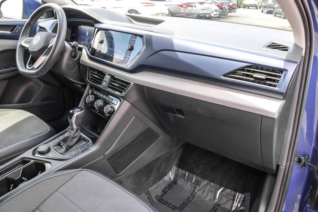 Used 2023 Volkswagen Taos SE w/ Panoramic Sunroof Package AWD/4WD image 37
