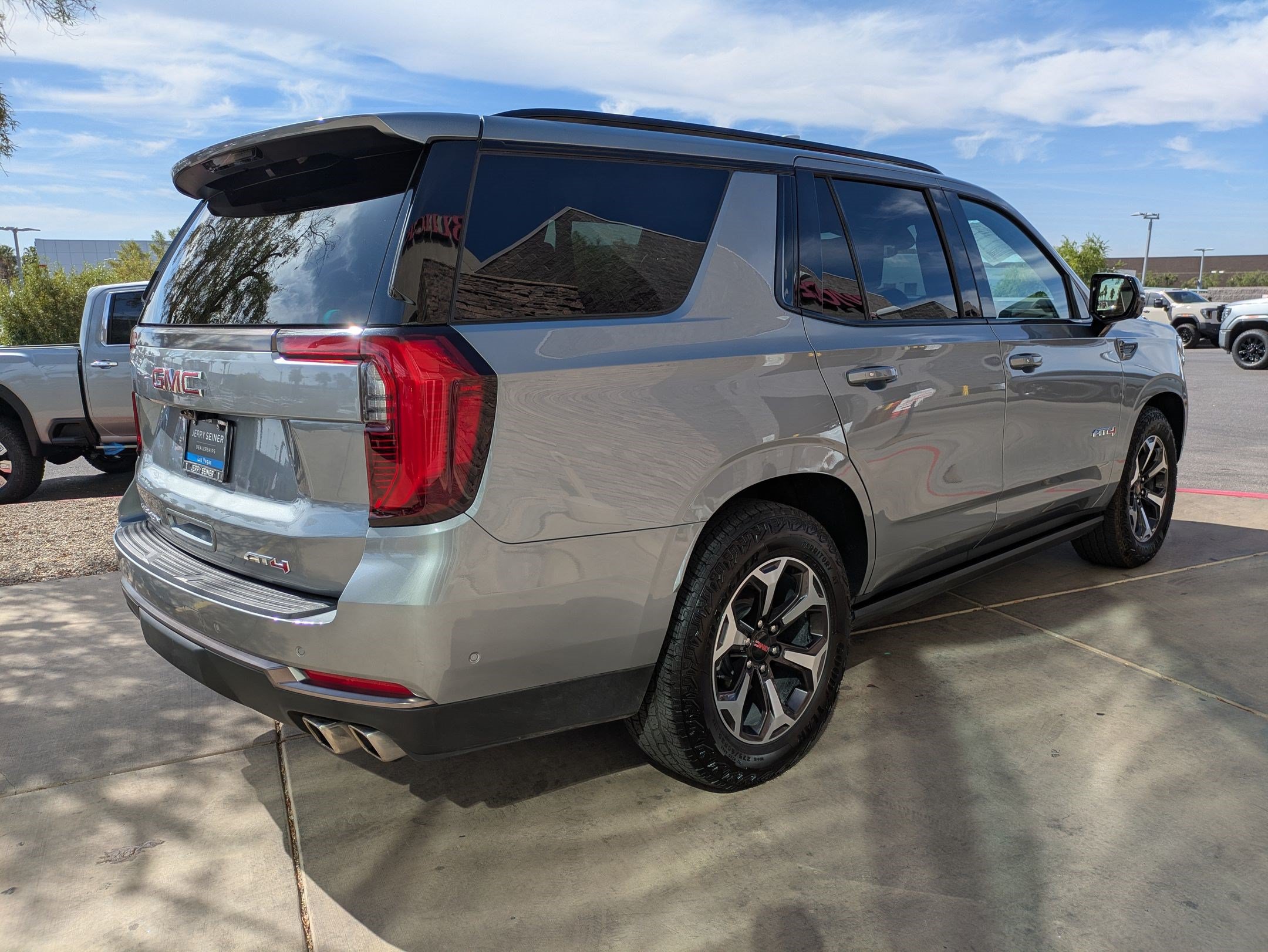 Certified 2025 GMC Yukon AT4 Ultimate AWD/4WD image 6
