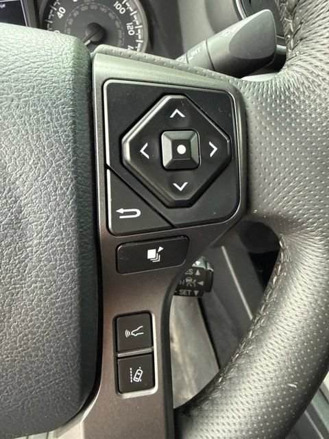 Used 2018 Toyota Tacoma TRD Sport AWD/4WD image 18