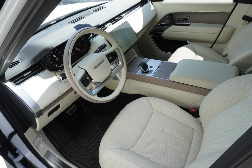New 2026 Land Rover Range Rover Long Wheelbase SE AWD/4WD image 18
