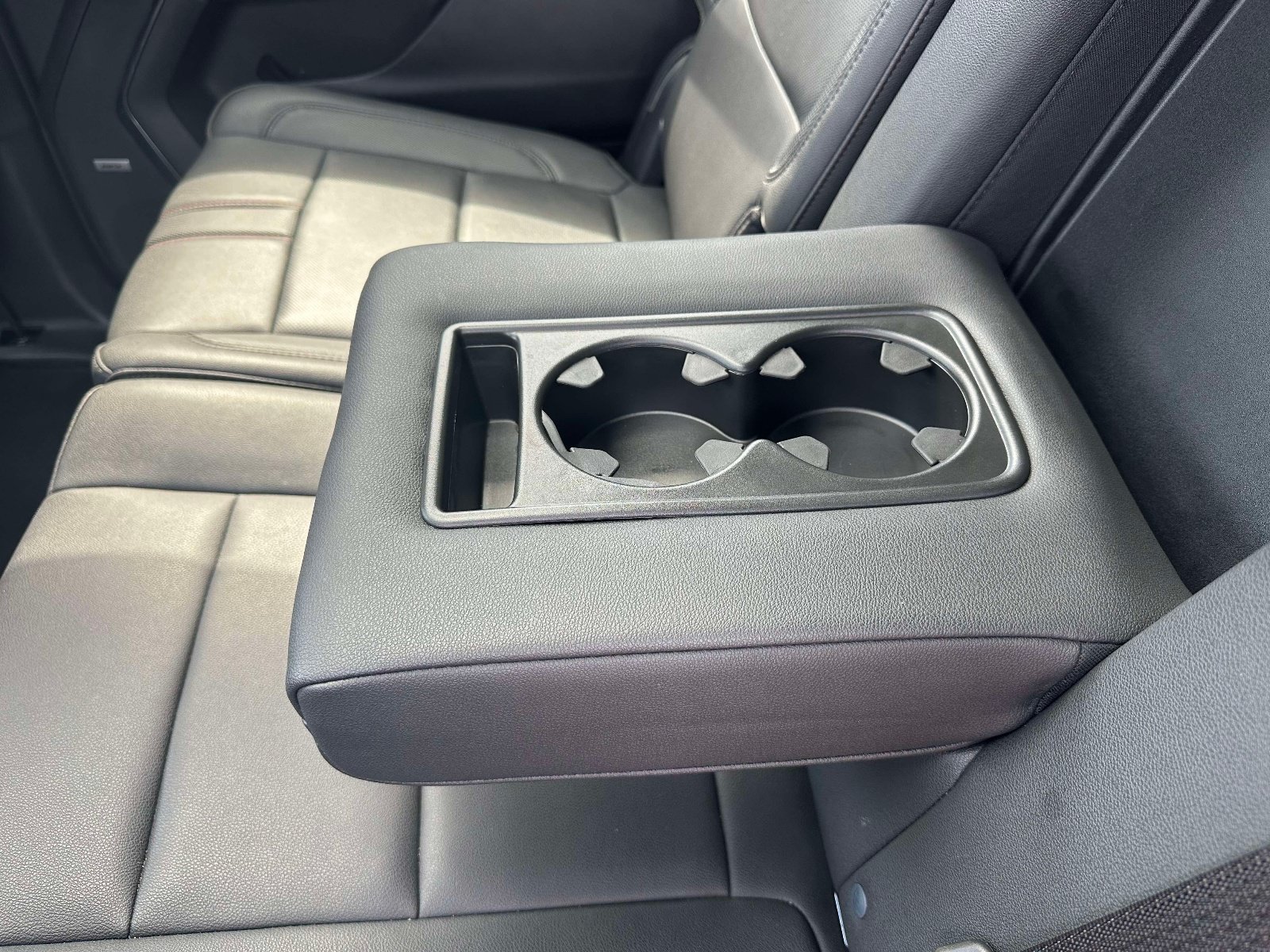 Certified 2025 Chevrolet Suburban RST w/ Comfort Package AWD/4WD image 13
