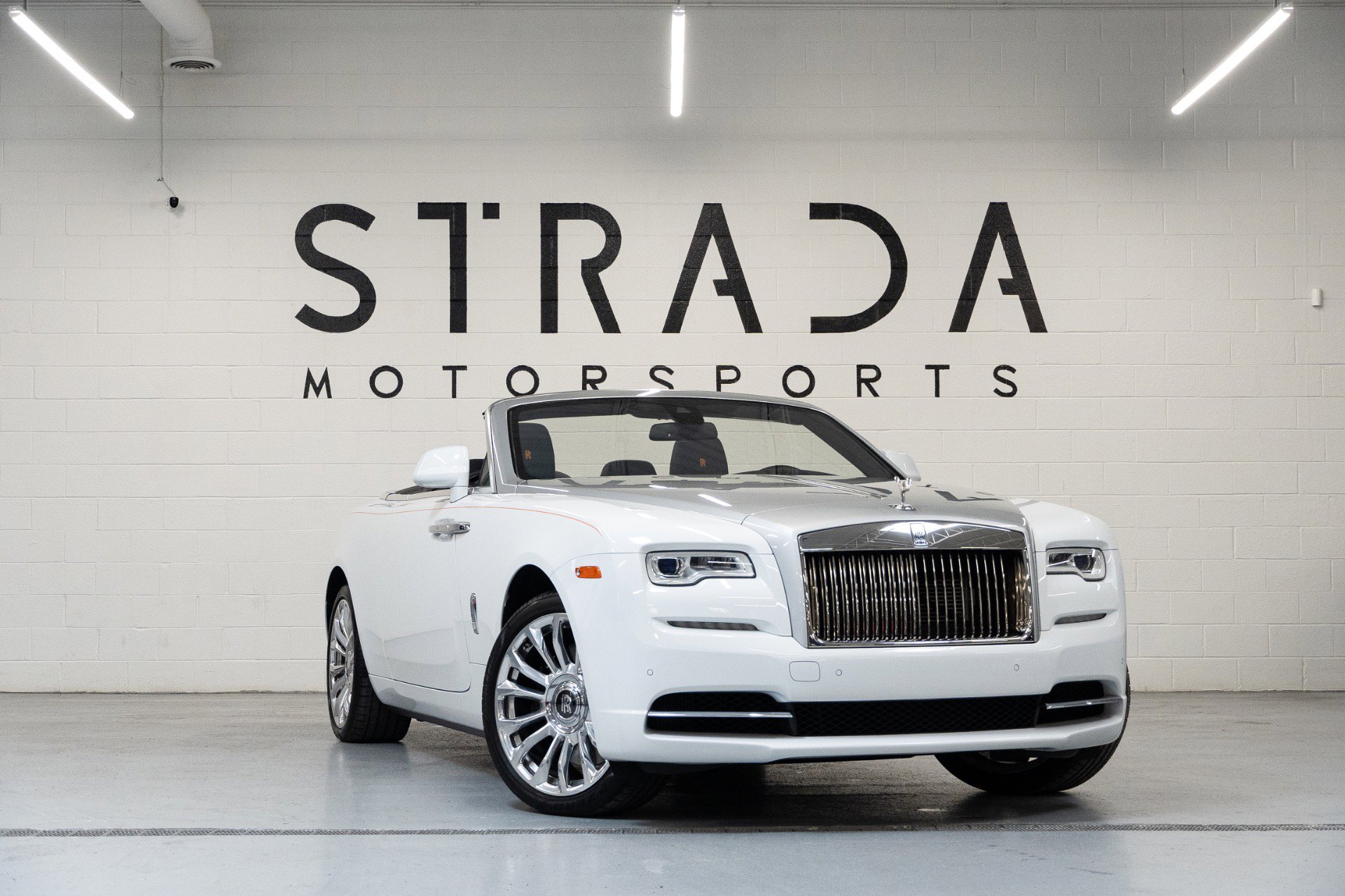 Used 2020 Rolls-Royce Dawn image 2