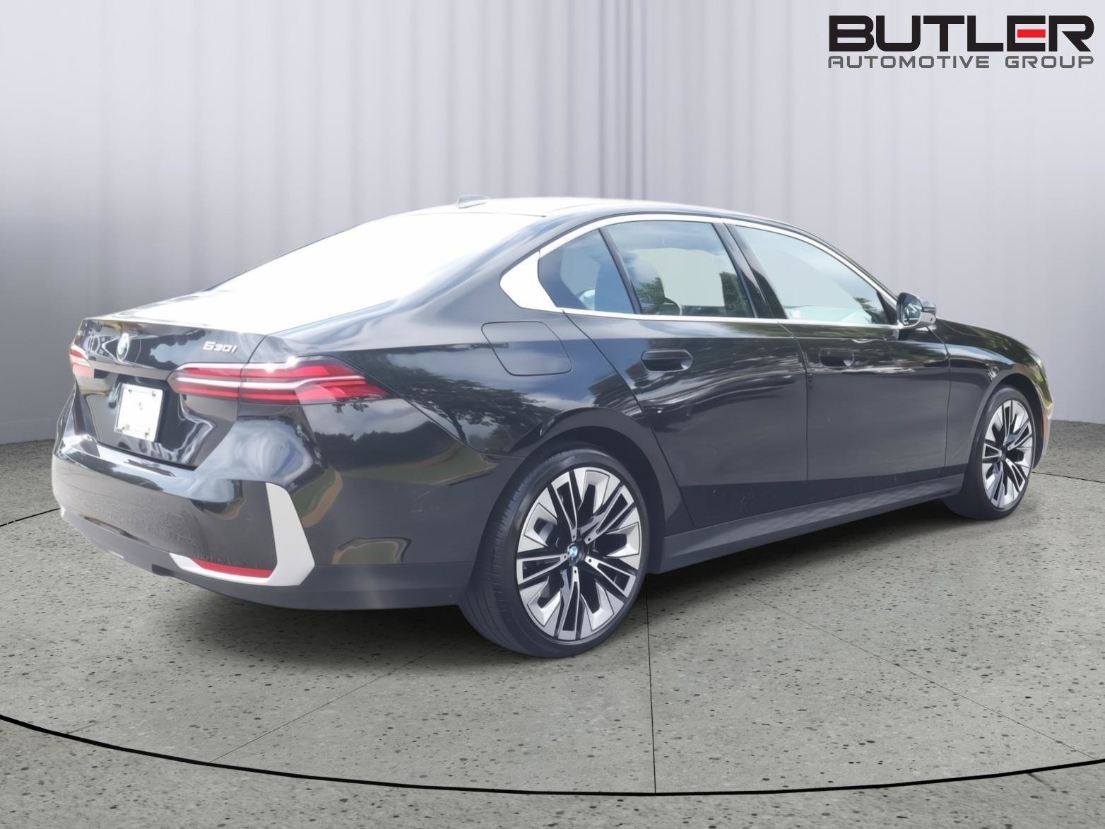 Used 2025 BMW 530i xDrive w/ Premium Package AWD/4WD image 6
