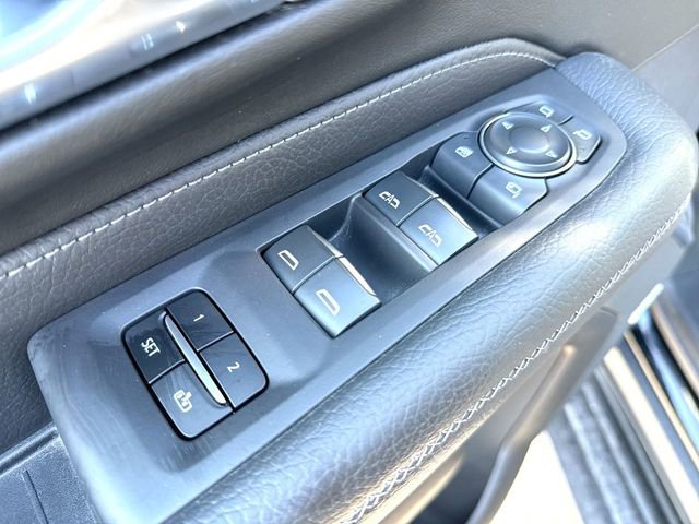 Used 2024 GMC Yukon Denali w/ Advanced Technology Package image 13