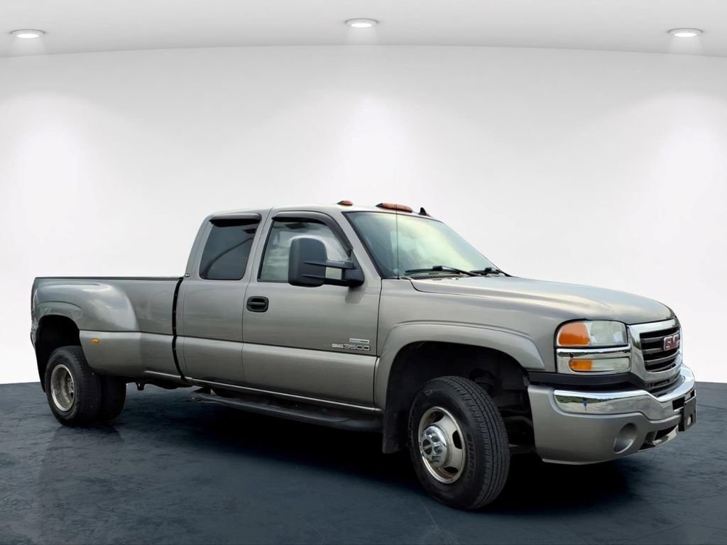Used 2007 GMC Sierra 3500 SLT w/ Heavy-Duty Power Package AWD/4WD image 4