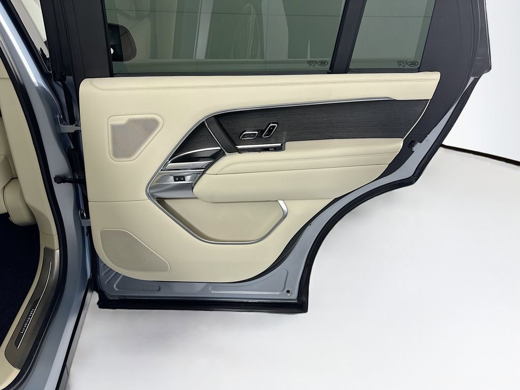 Used 2023 Land Rover Range Rover Long Wheelbase Autobiography image 28