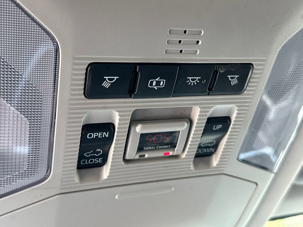 Used 2019 Toyota RAV4 XLE Premium w/ Cold Weather Package image 31