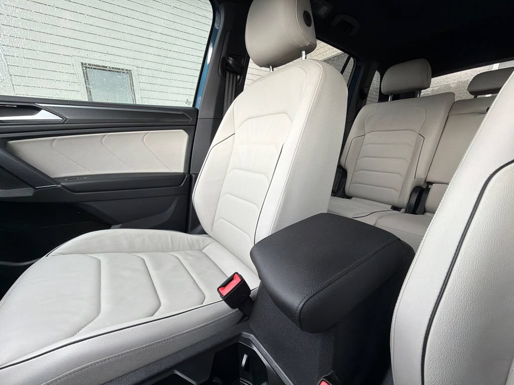 Used 2020 Volkswagen Tiguan SEL Premium R-Line AWD/4WD image 24