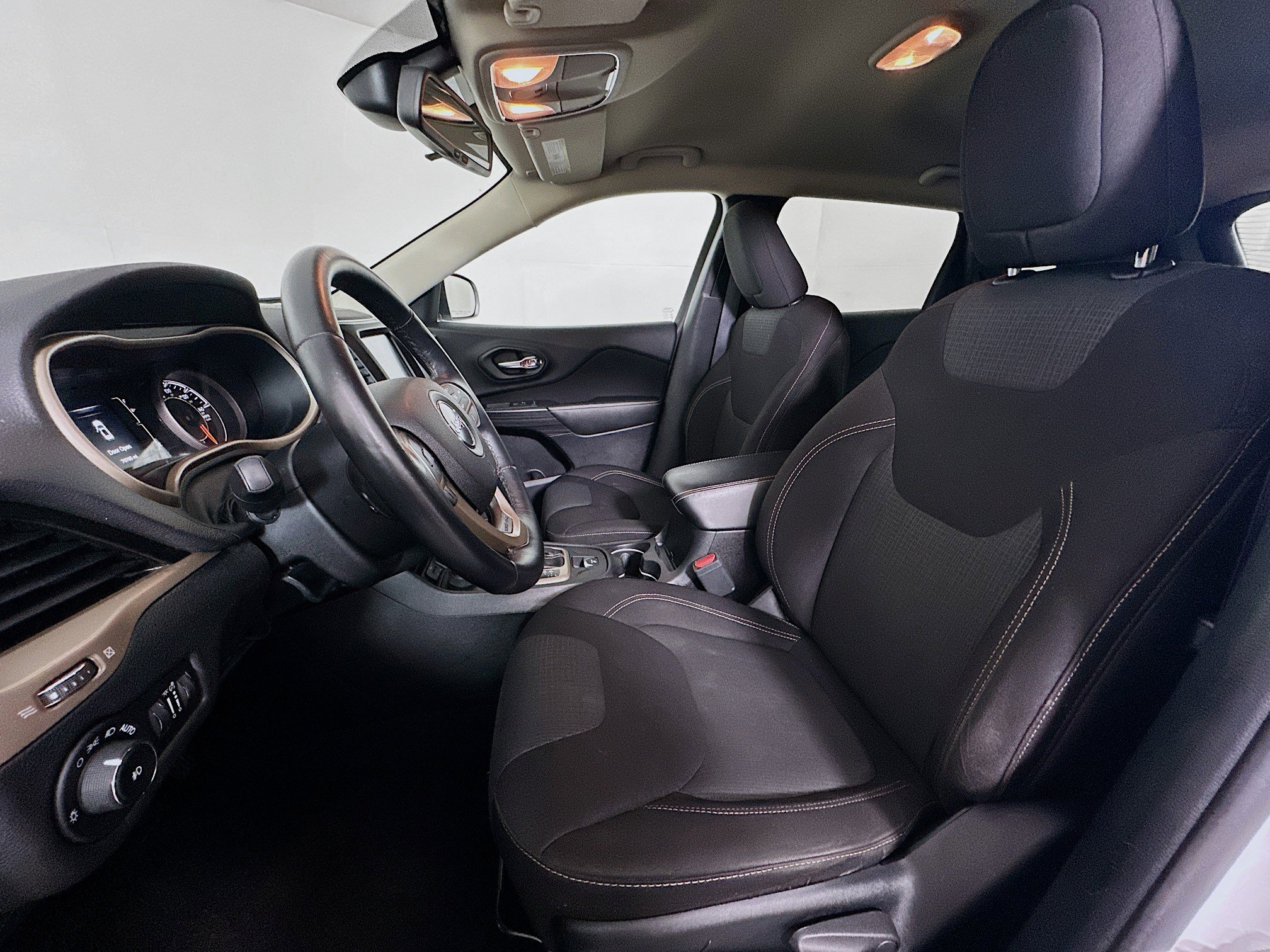 Used 2017 Jeep Cherokee Latitude image 13