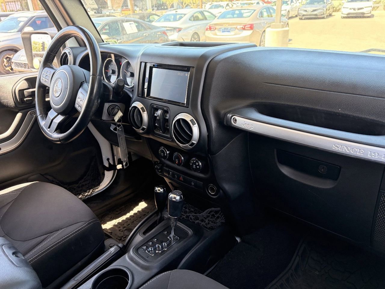 Used 2018 Jeep Wrangler Unlimited Sahara w/ Connectivity Group AWD/4WD image 12