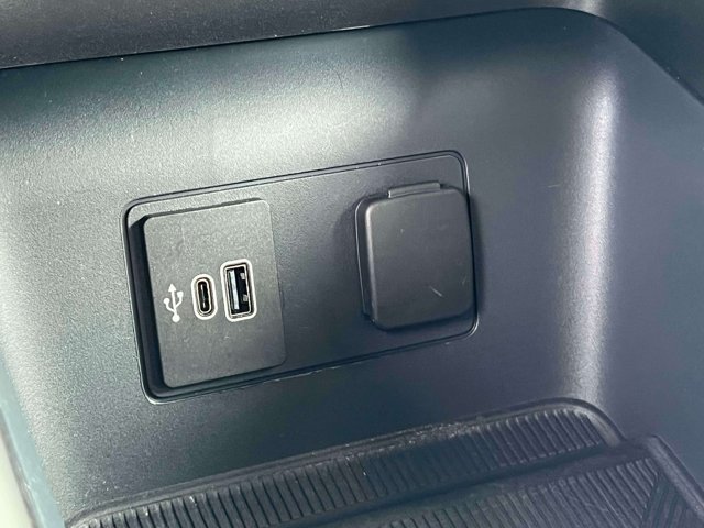 Used 2026 Ford Explorer Active AWD/4WD image 34