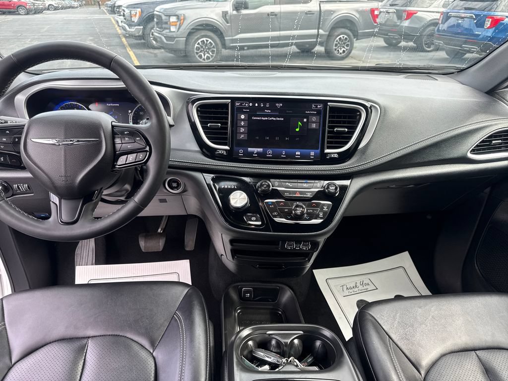 Used 2024 Chrysler Pacifica Touring-L w/ S Appearance Package AWD/4WD image 26