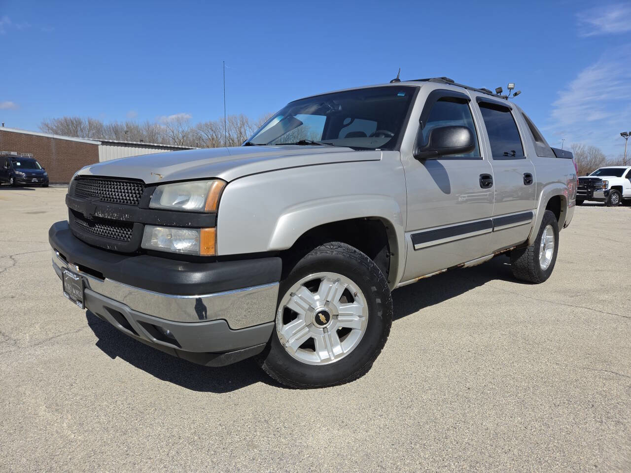 Used 2005 Chevrolet Avalanche Z71 w/ Preferred Equipment Group image 2