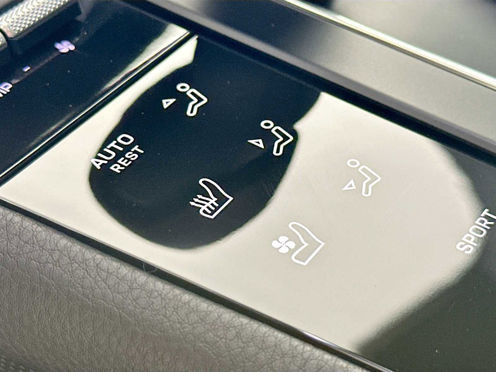 Certified 2025 Porsche Macan image 20