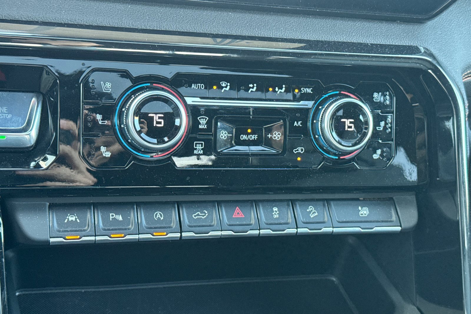 Used 2022 GMC Sierra 1500 AT4 w/ AT4 Premium Package image 28