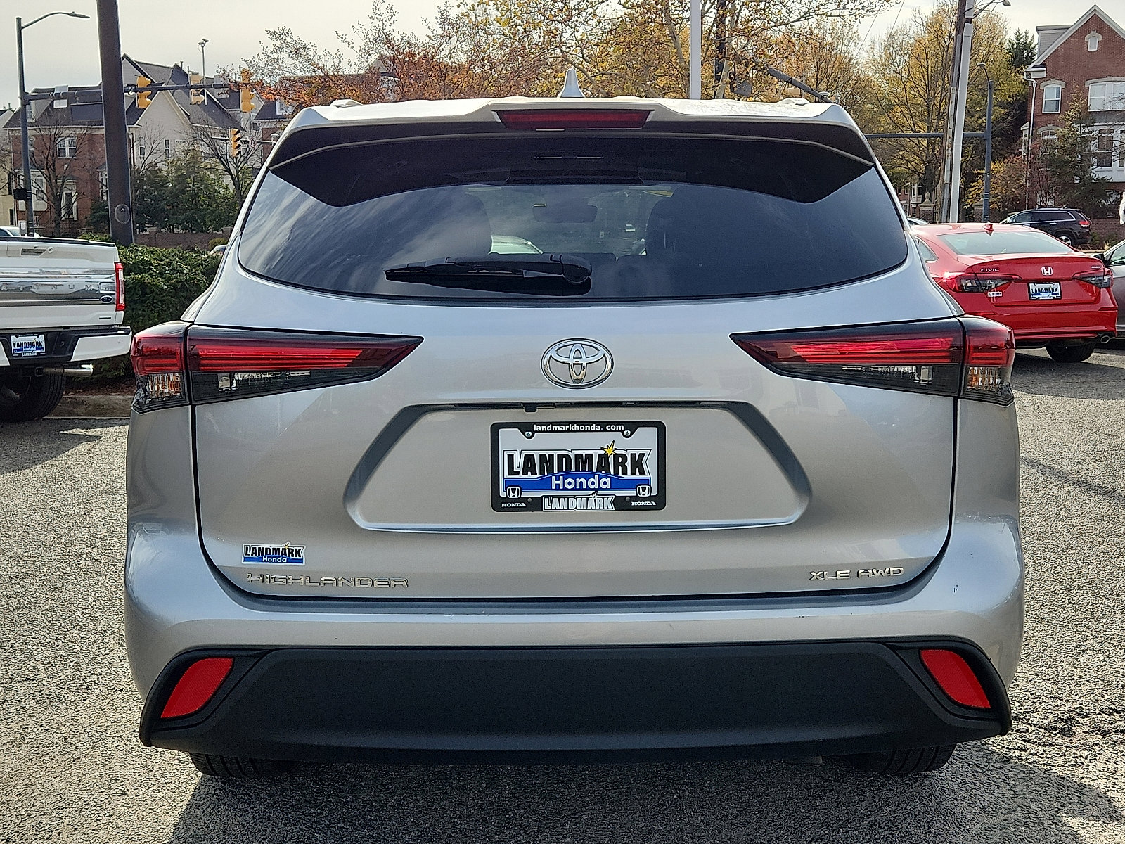 Used 2024 Toyota Highlander XLE image 5