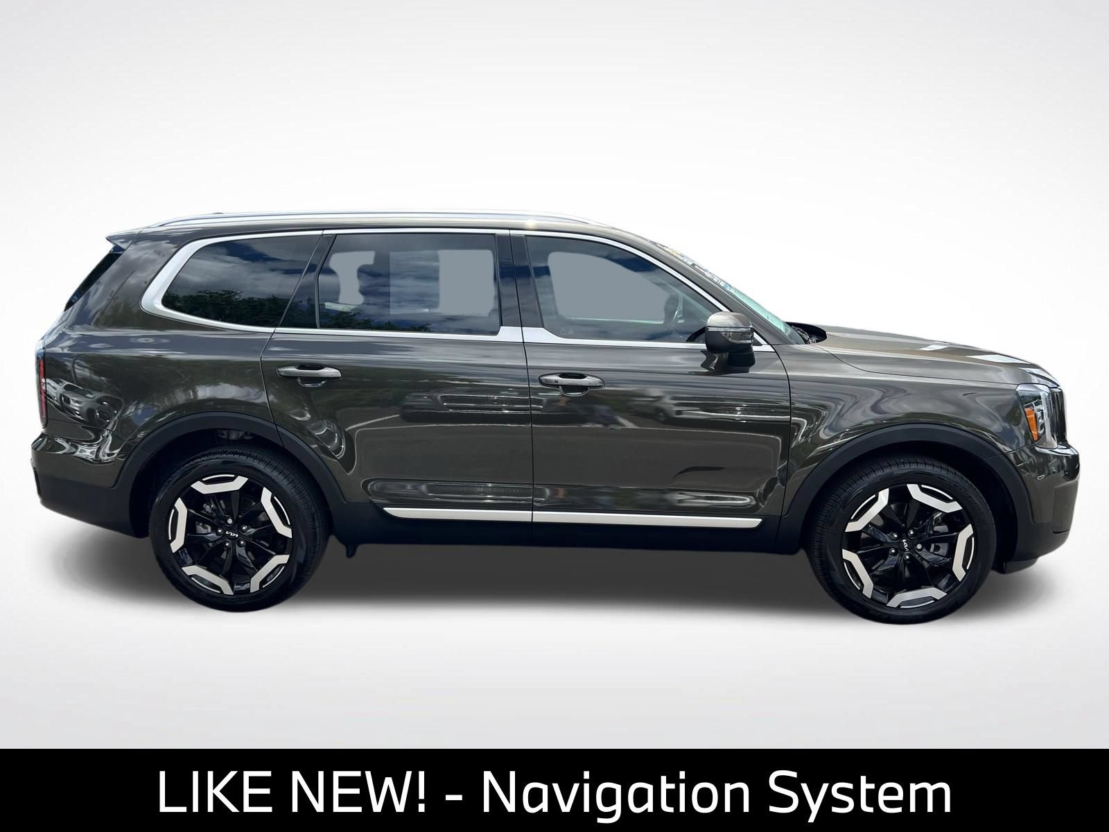 Used 2025 Kia Telluride EX w/ EX Captain's Chair Package FWD image 13