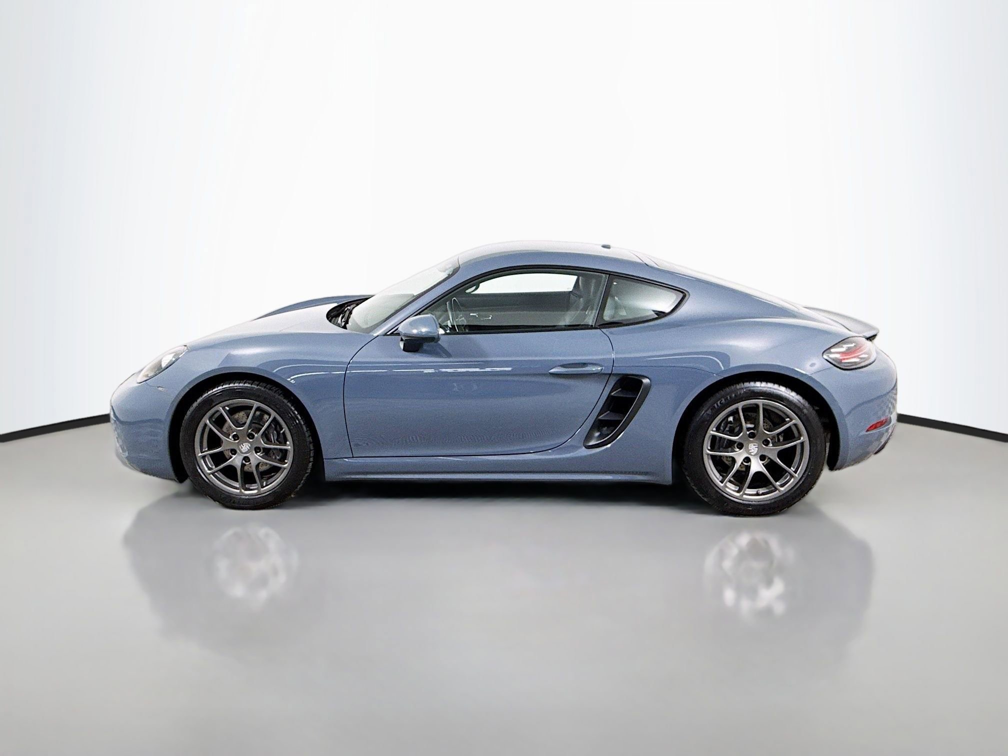 Certified 2018 Porsche 718 Cayman image 2