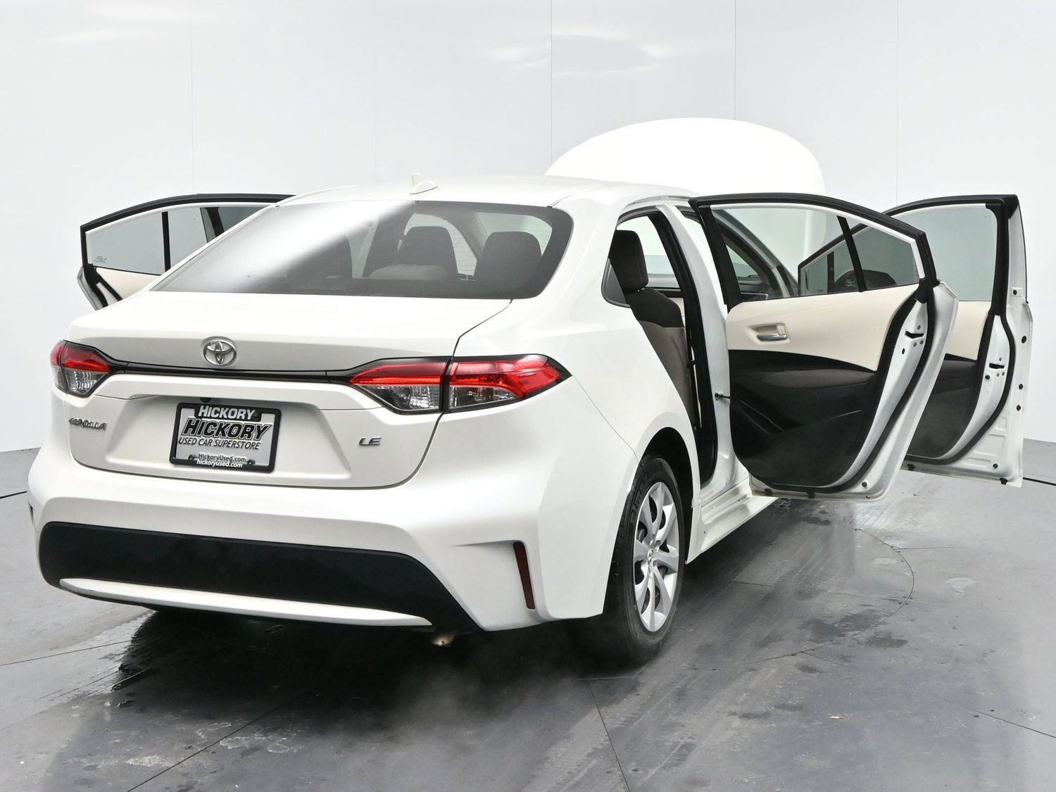 Used 2021 Toyota Corolla LE image 38