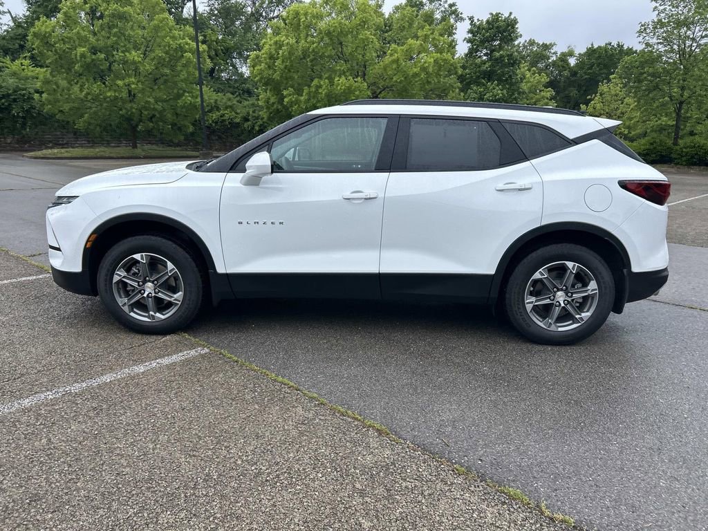 Used 2024 Chevrolet Blazer LT w/ Convenience Package FWD image 4