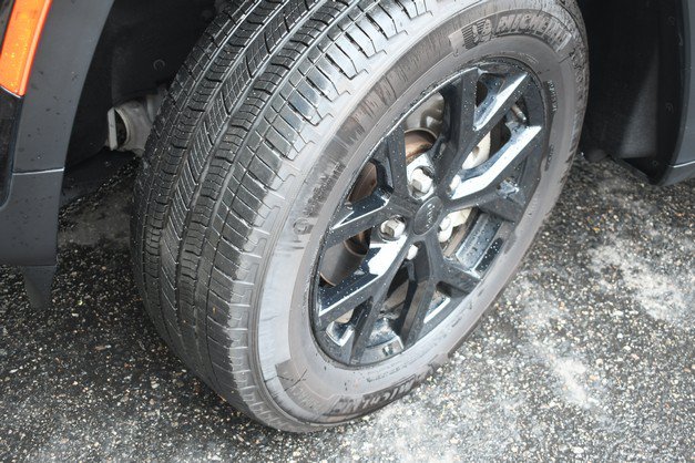 Used 2025 Jeep Grand Cherokee Altitude AWD/4WD image 11