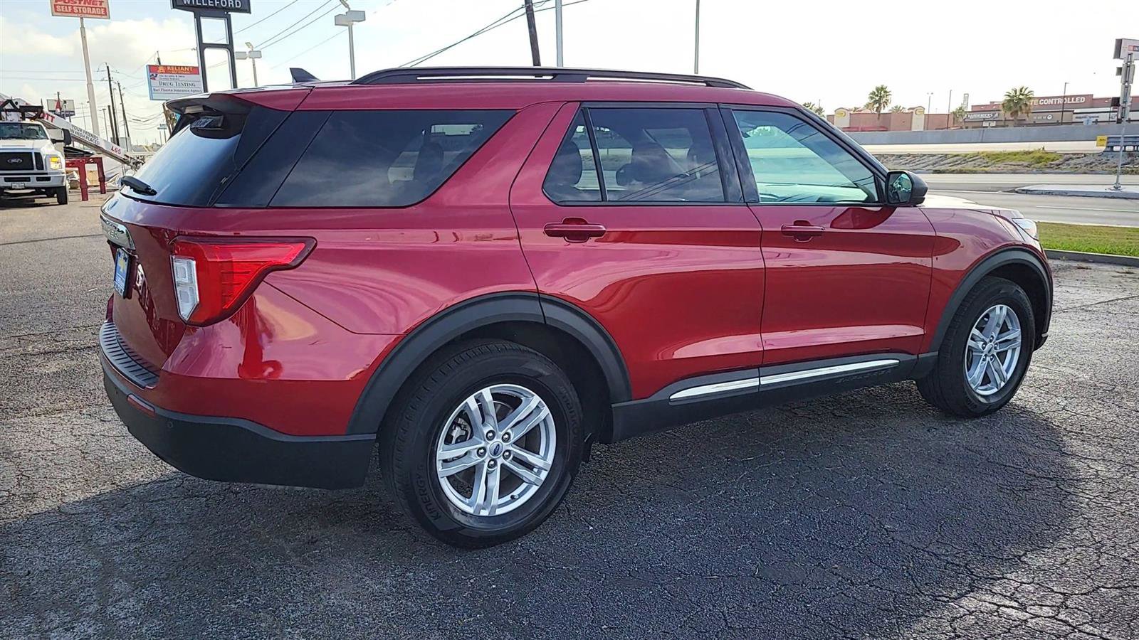 Used 2023 Ford Explorer XLT image 8