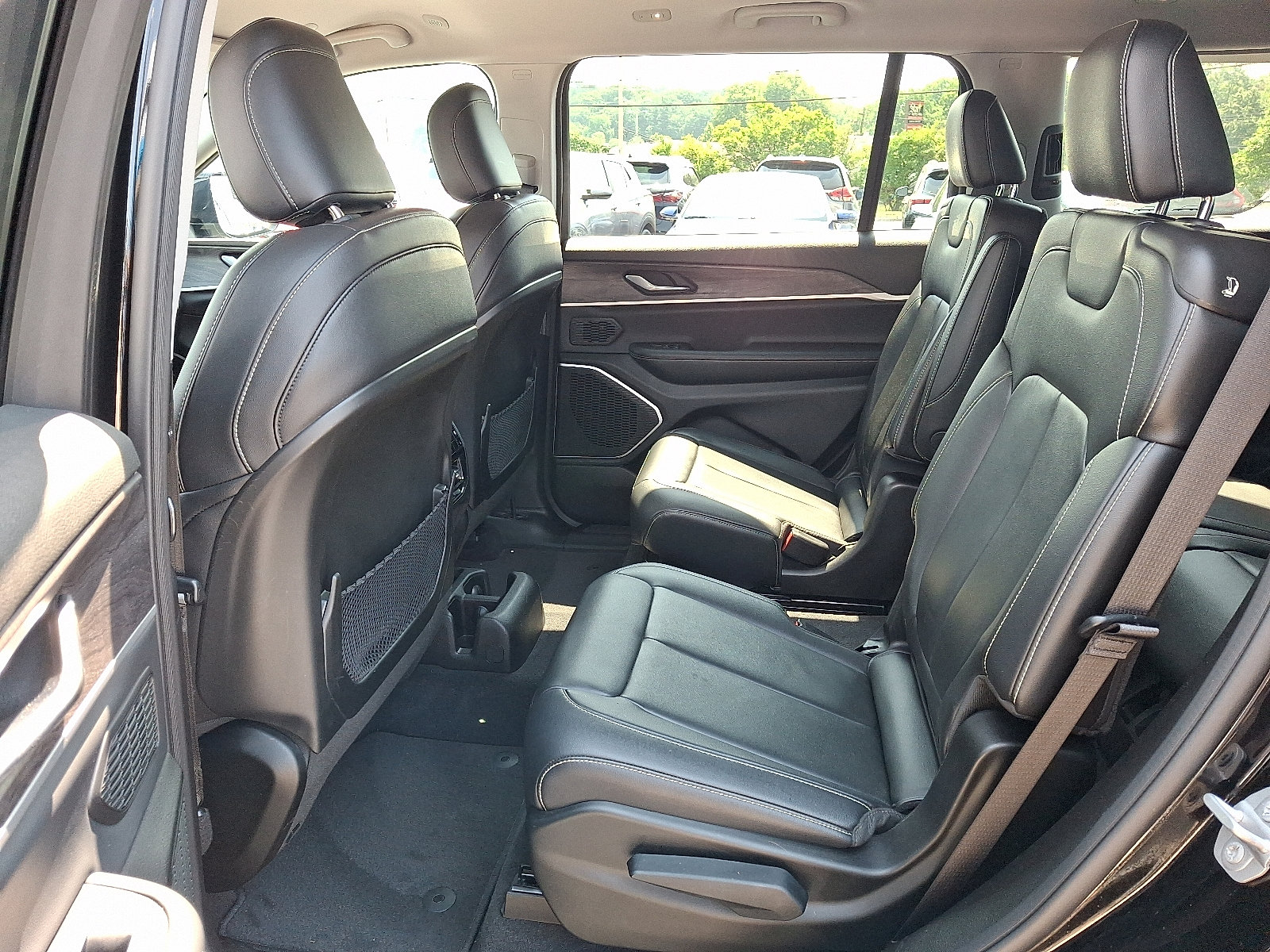Used 2022 Jeep Grand Cherokee L Limited AWD/4WD image 11