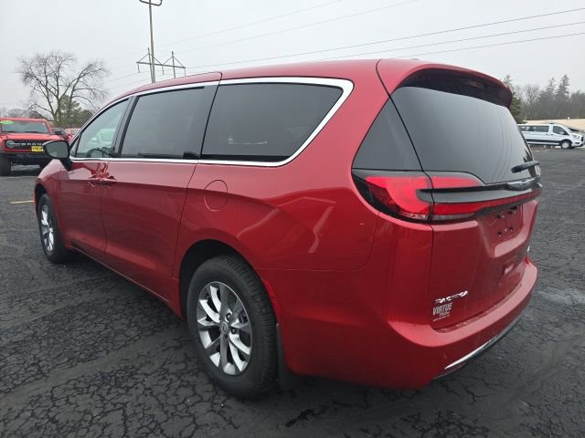 New 2026 Chrysler Pacifica Select image 5