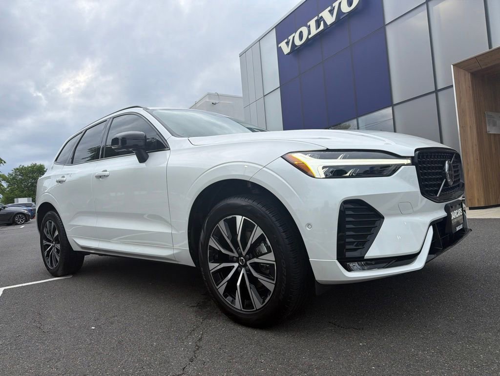 Certified 2025 Volvo XC60 B5 Plus AWD/4WD image 1