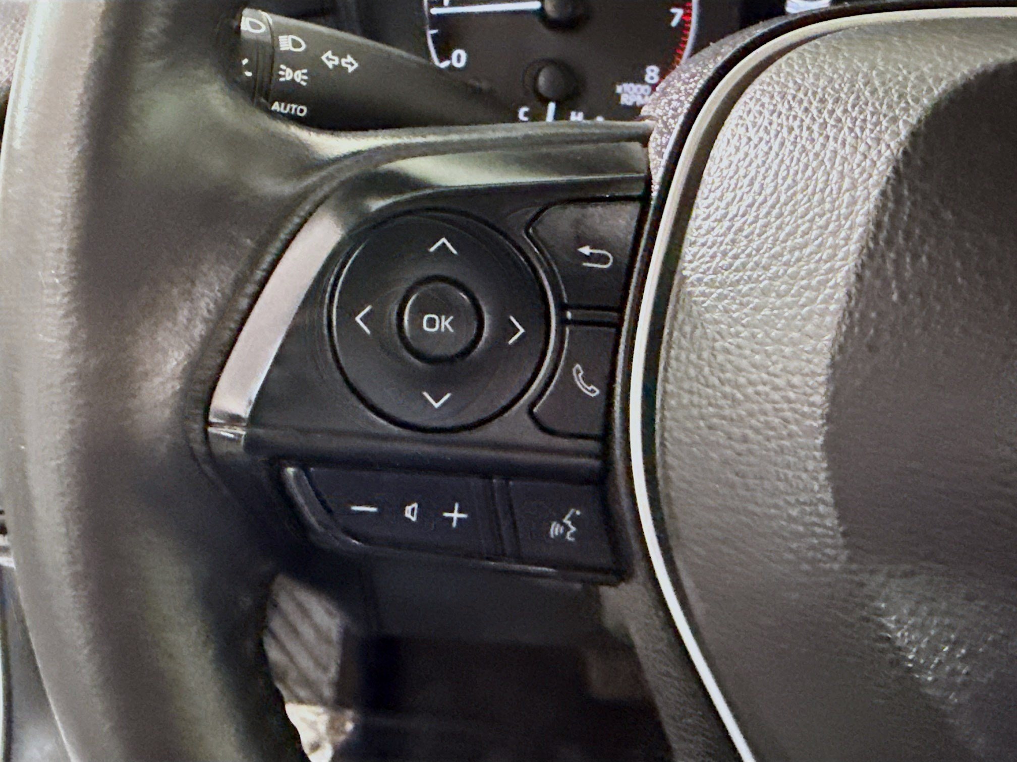 Used 2024 Toyota Corolla Cross LE FWD image 14