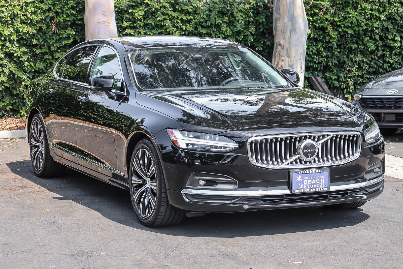 Used 2023 Volvo S90 B6 Plus AWD/4WD image 3