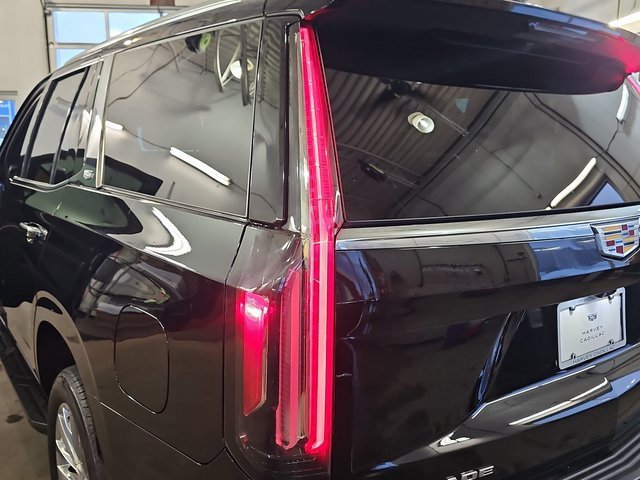 Used 2022 Cadillac Escalade Premium Luxury w/ LPO, Floor Liner Package image 39
