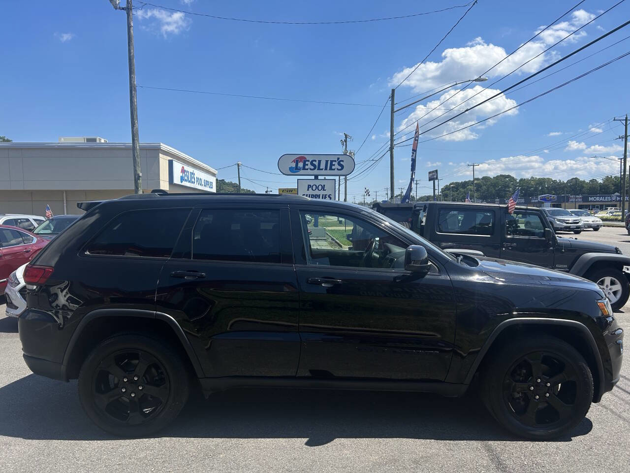 Used 2019 Jeep Grand Cherokee Laredo image 4