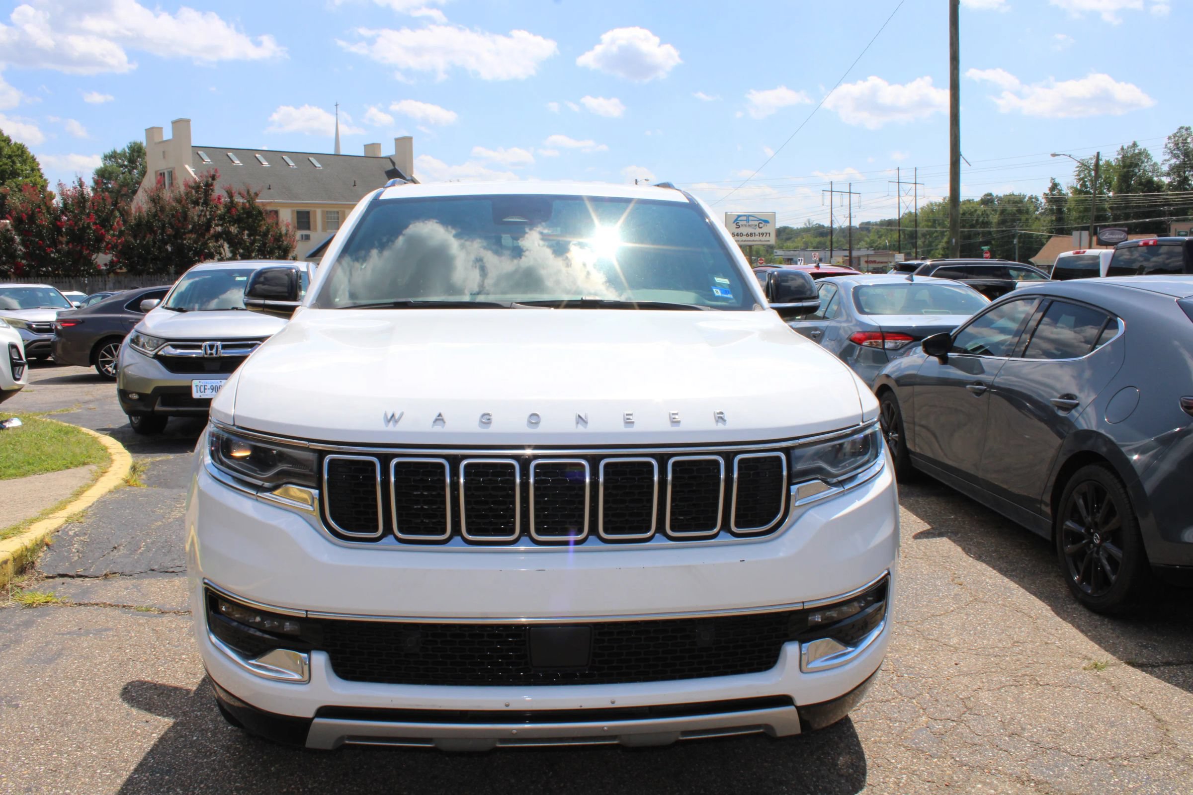 Used 2024 Jeep Wagoneer L Series II w/ Flexible Seating Group AWD/4WD image 7