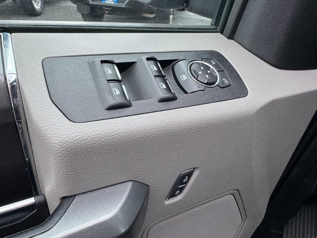 Used 2018 Ford F150 XLT w/ Equipment Group 302A Luxury AWD/4WD image 16
