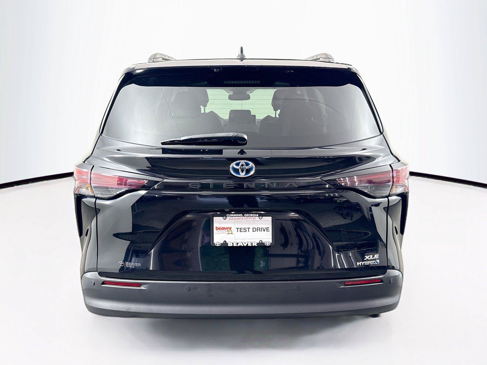 Certified 2024 Toyota Sienna XLE FWD image 11