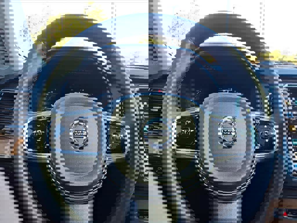 Used 2024 Volvo XC90 B6 Plus w/ Protection Package Premier image 23