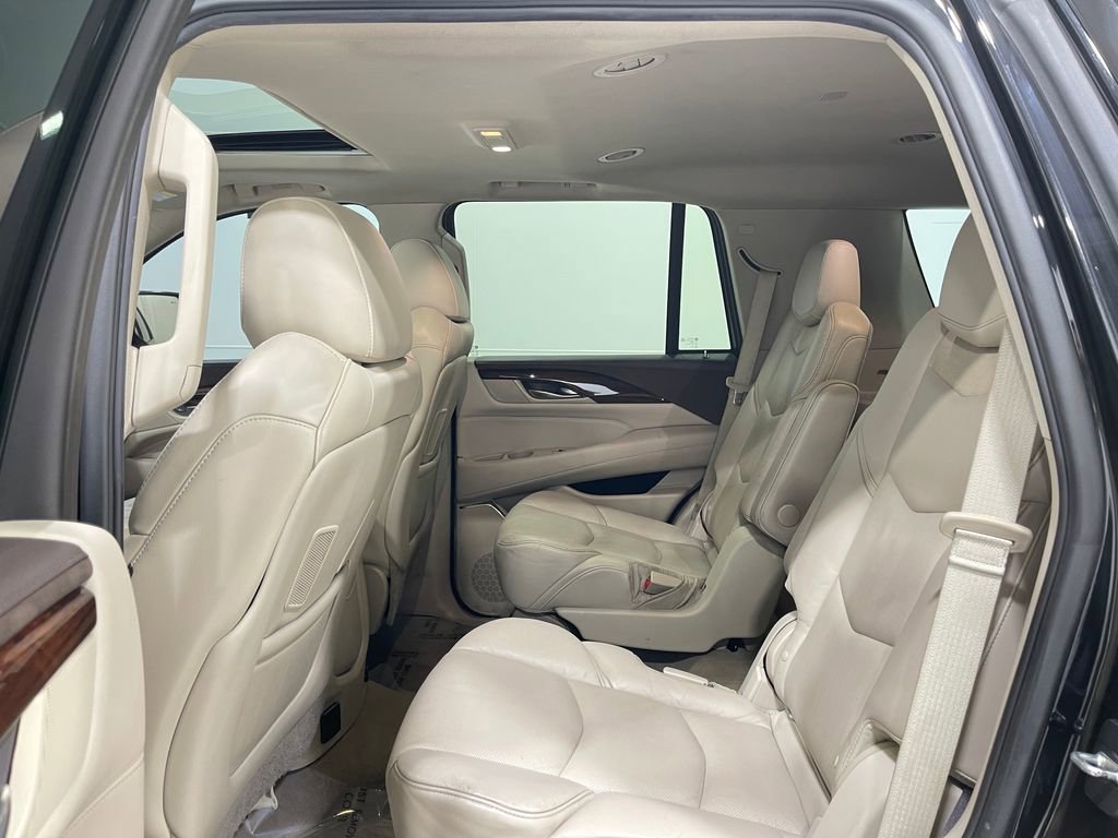 Used 2016 Cadillac Escalade Luxury image 32