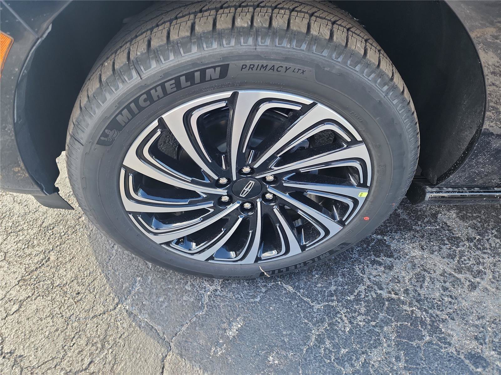 New 2025 Lincoln Navigator L Black Label AWD/4WD image 9