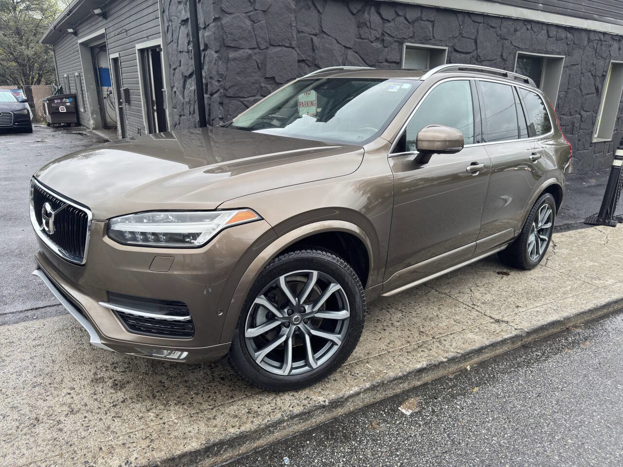 Used 2016 Volvo XC90 T6 Momentum w/ Momentum Plus Package AWD/4WD image 2