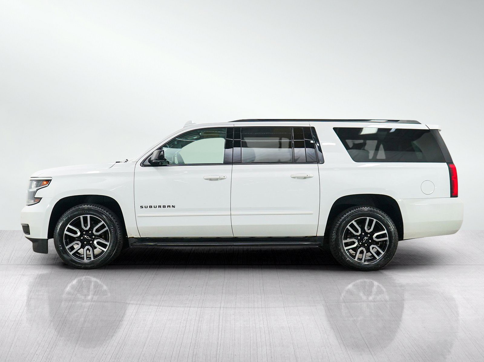 Used 2018 Chevrolet Suburban Premier w/ RST Edition AWD/4WD image 2