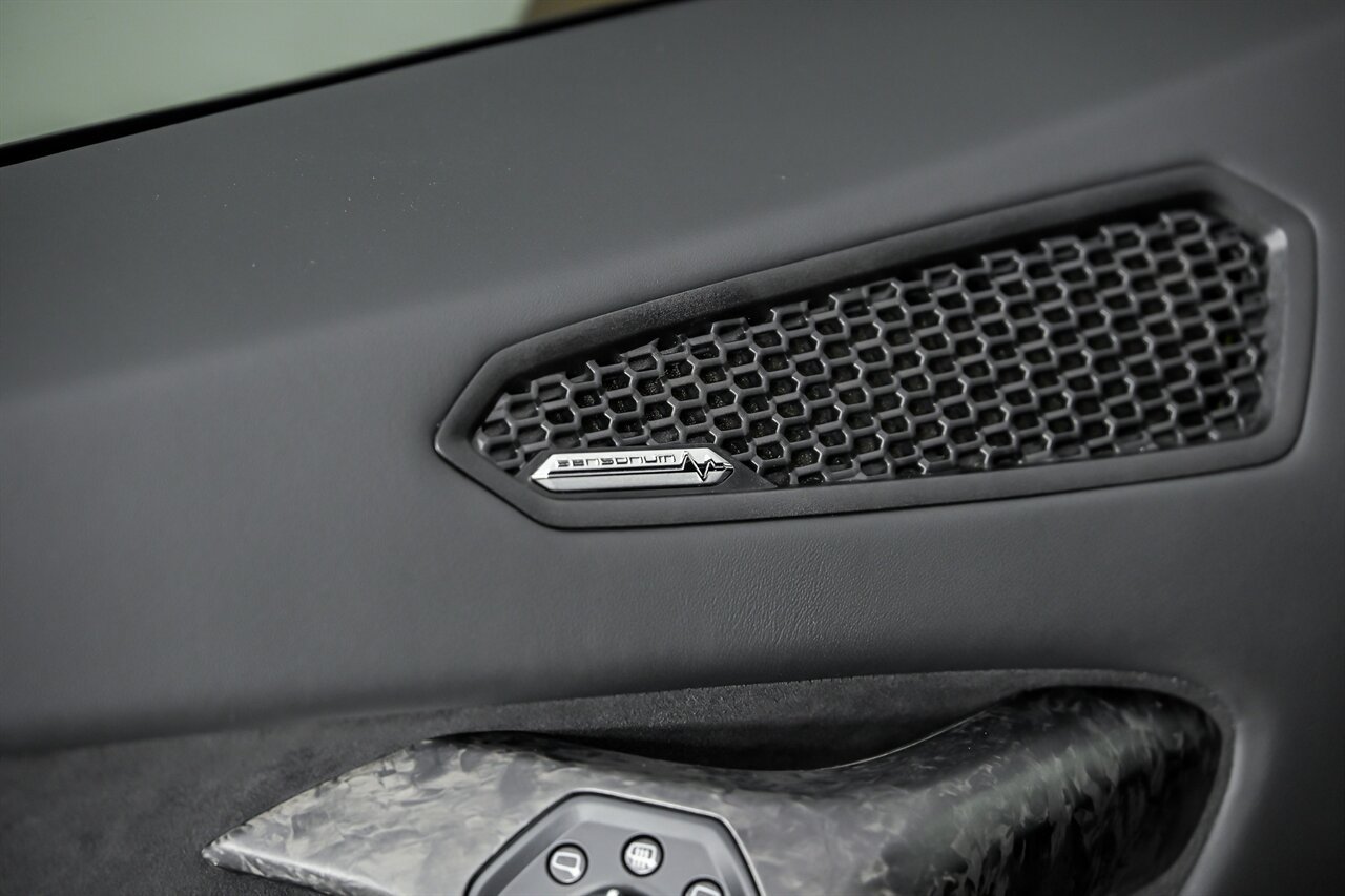 Used 2022 Lamborghini Huracan EVO RWD image 15