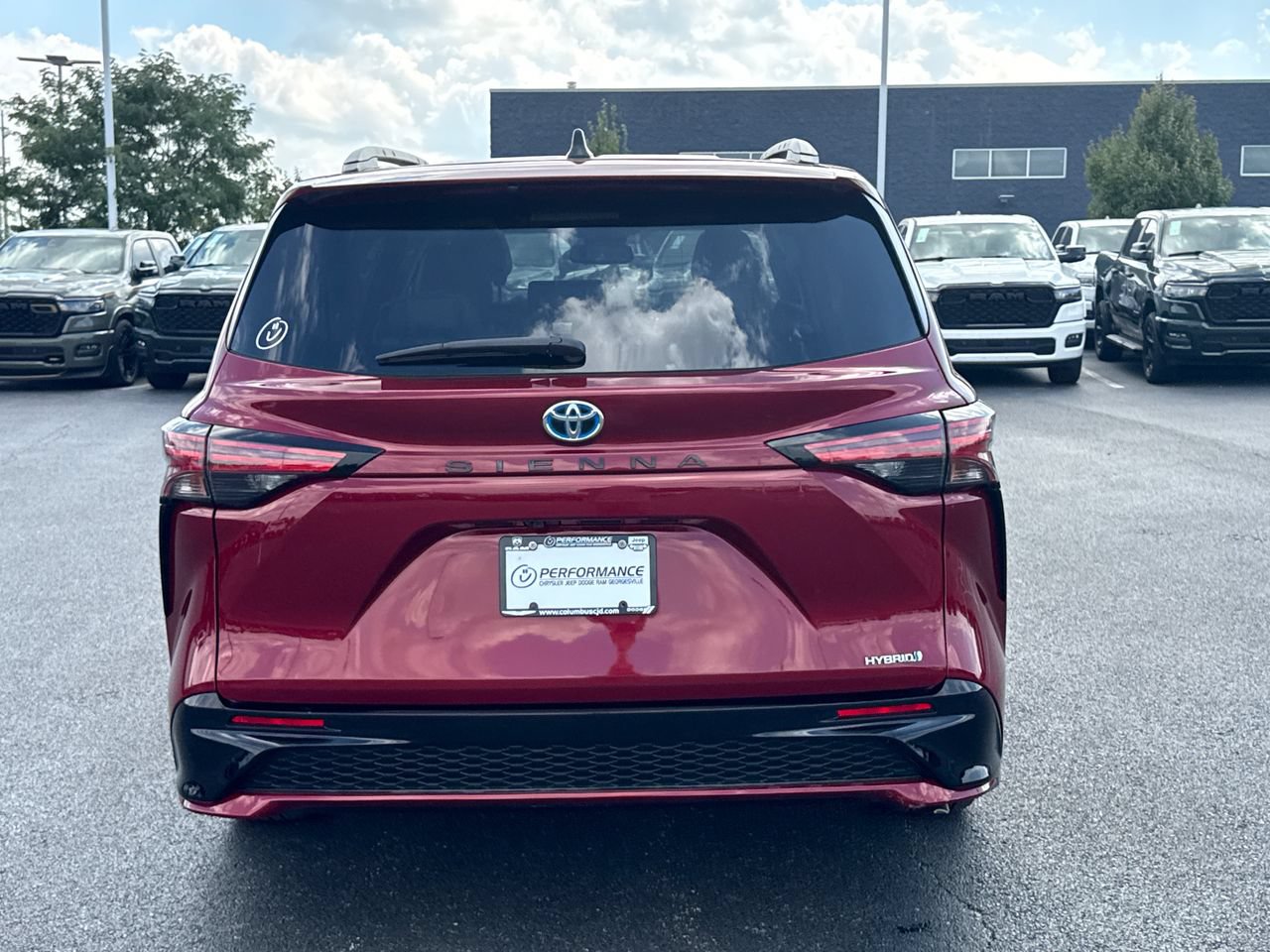 Used 2022 Toyota Sienna XSE FWD image 4