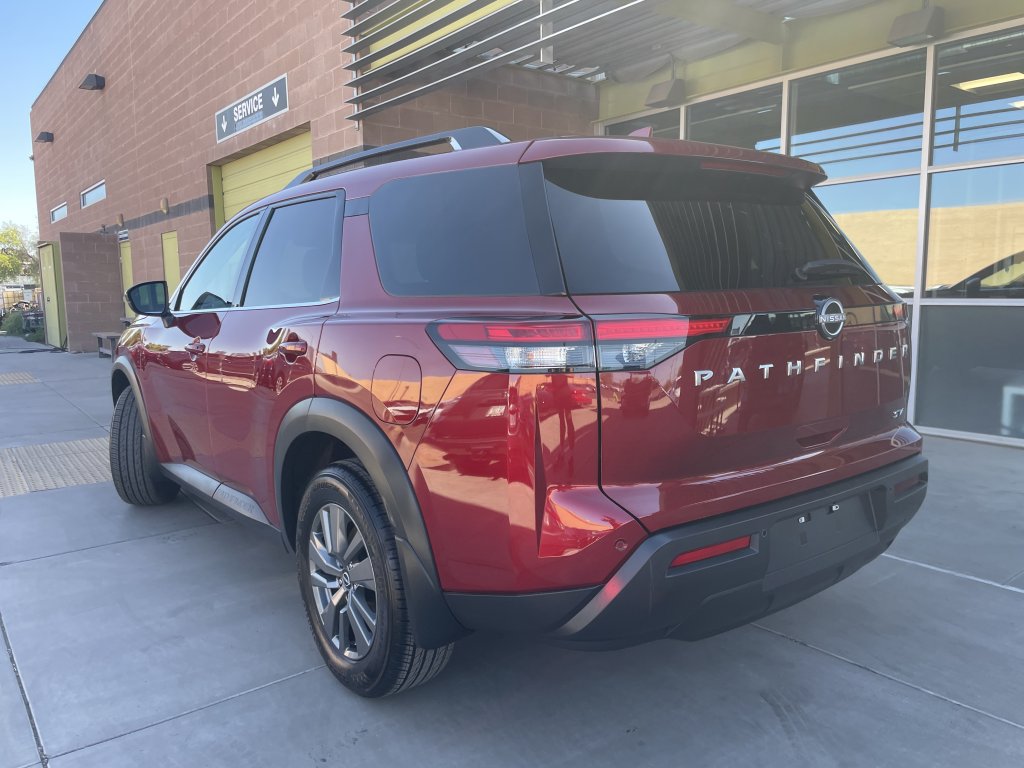 Used 2024 Nissan Pathfinder SV w/ Lighting Package (N92) FWD image 4