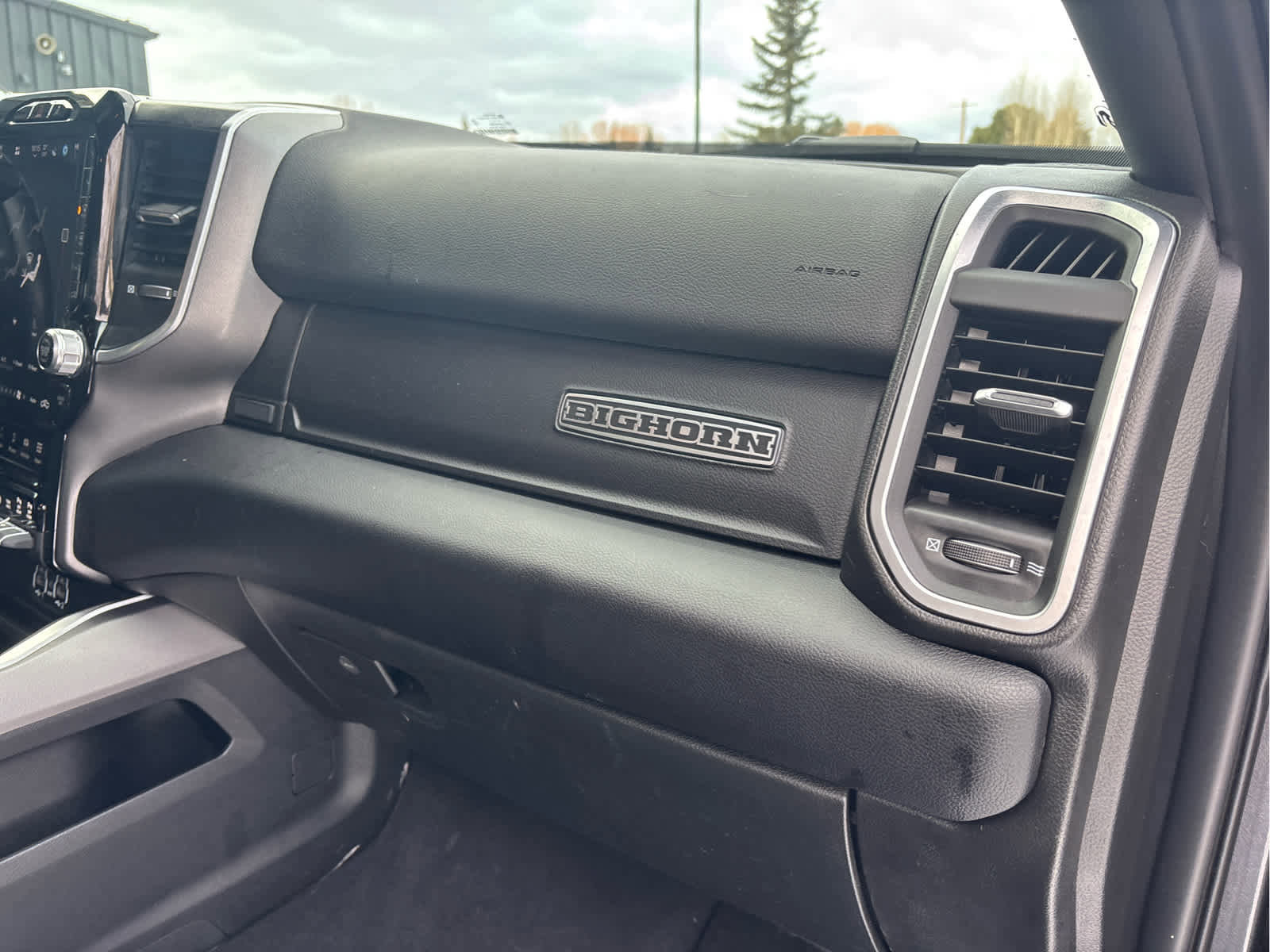 Used 2024 RAM 2500 Big Horn w/ Sport Appearance Package image 32