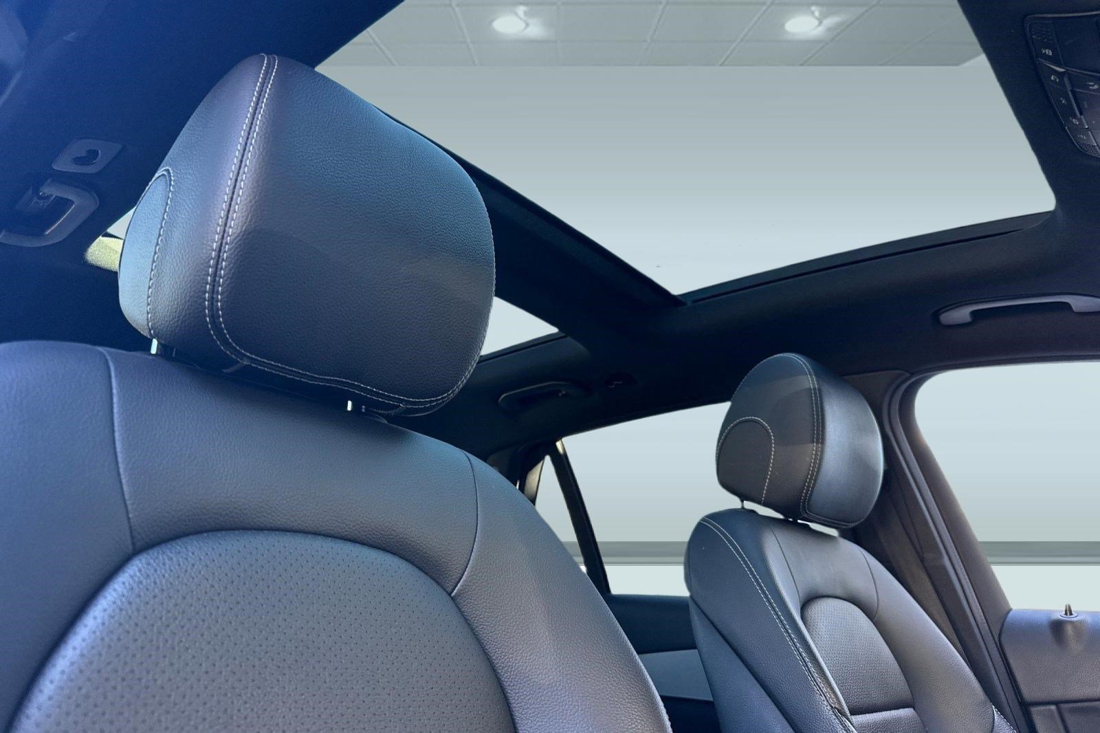 Used 2019 Mercedes-Benz GLC 300 4MATIC image 16