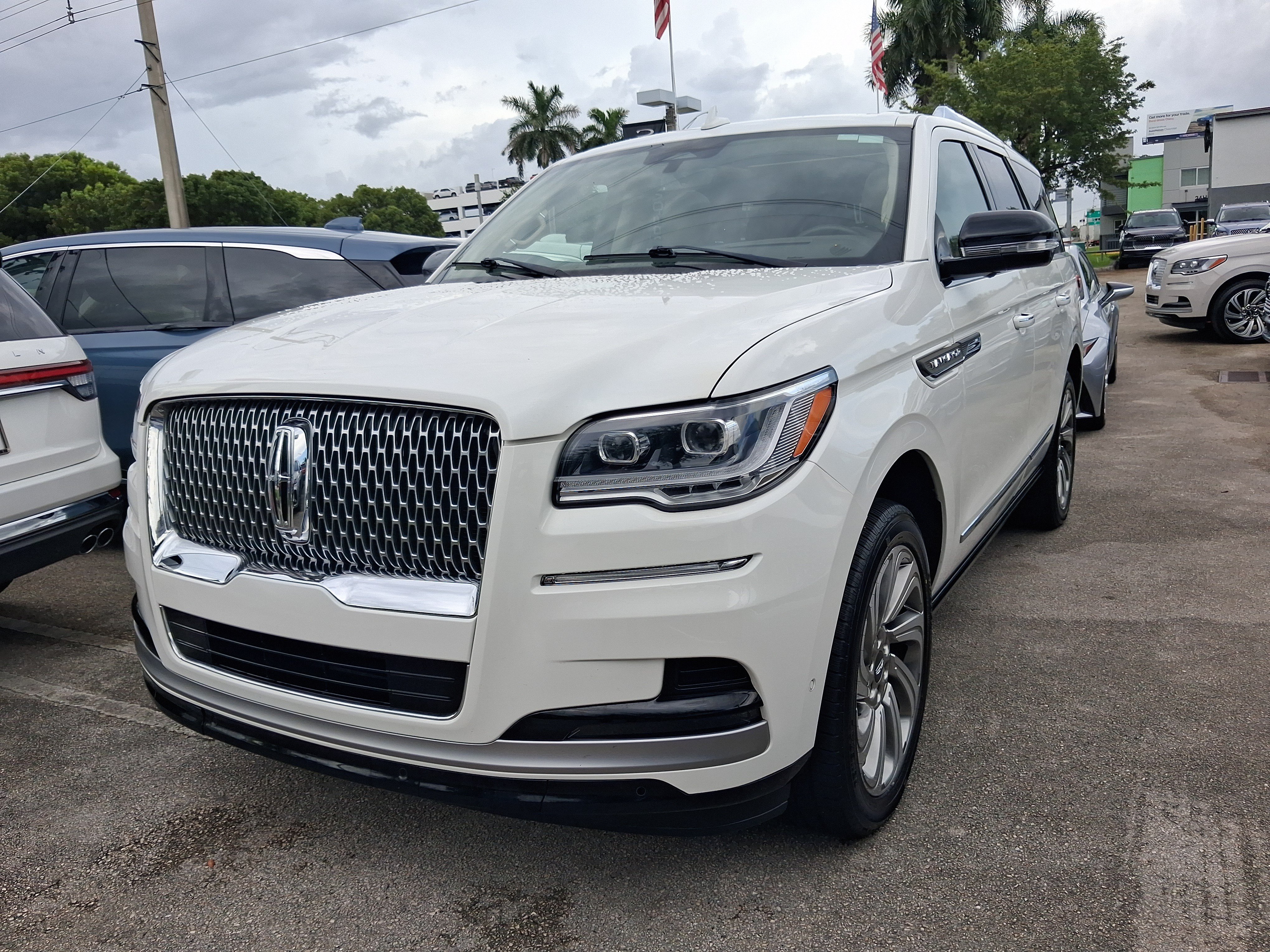 Certified 2023 Lincoln Navigator Reserve RWD image 2