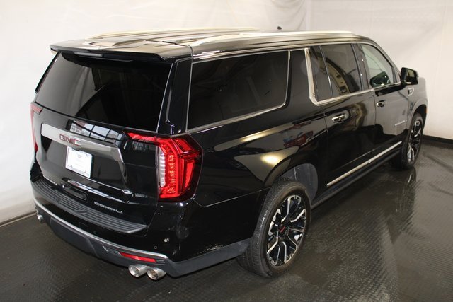 Used 2022 GMC Yukon XL Denali w/ Denali Premium Package image 4